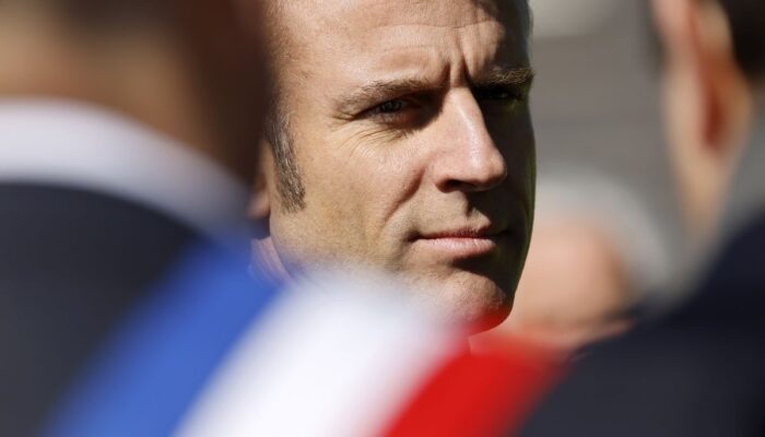 Presiden Perancis Komentari Pemblokiran Akun Medsos Anak di Indonesia