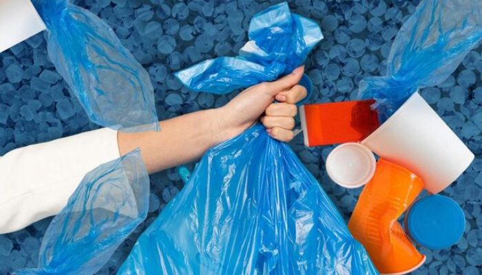 Strategi Mengatasi Lonjakan Harga Plastik Dinilai Mendesak