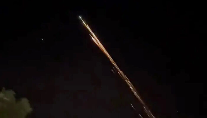 Benda Bercahaya di Langit Lampung Diduga Sampah Antariksa dari Roket China