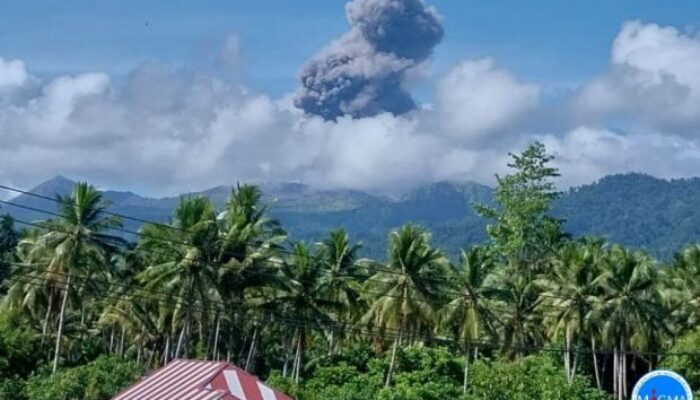 Gunung Dukono Kembali Meletus, Abu Vulkanik Capai 1 Kilometer